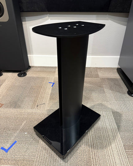 Bowers & Wilkins 805 D4 Stands