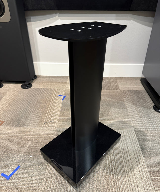 Bowers & Wilkins 805 D4 Stands