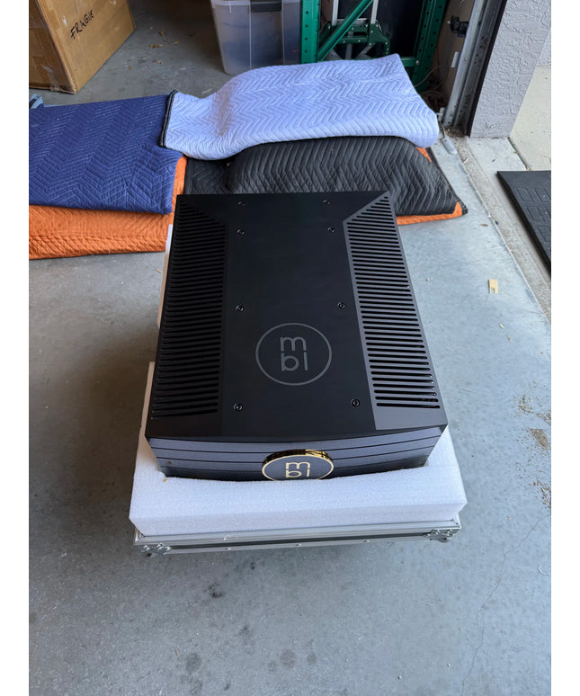 MBL 9008A Monoblock Amplifiers (Pair, Black and Gold) - MBL 9008 A