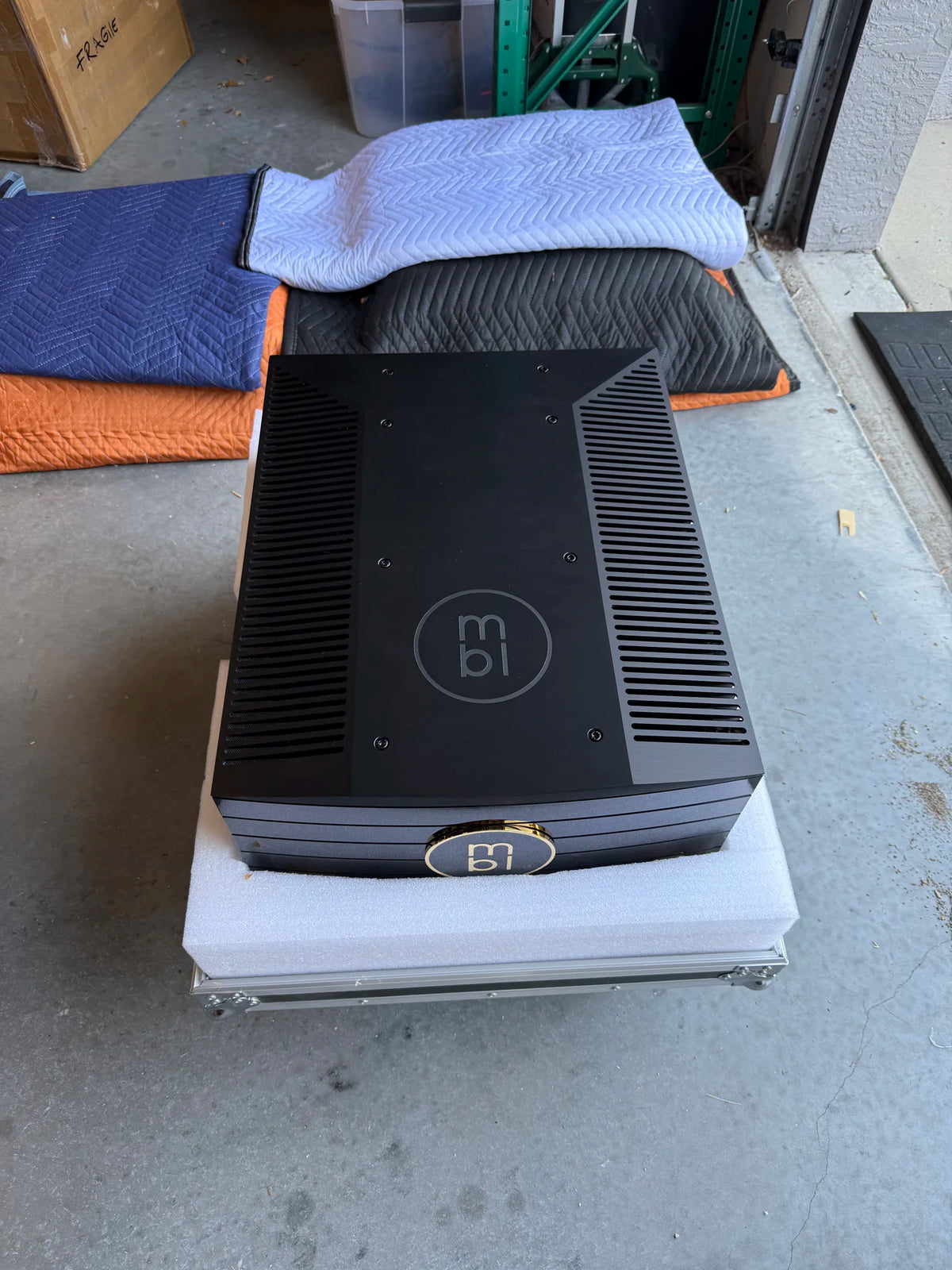 MBL 9008A Monoblock Amplifiers (Pair, Black and Gold) - MBL 9008 A