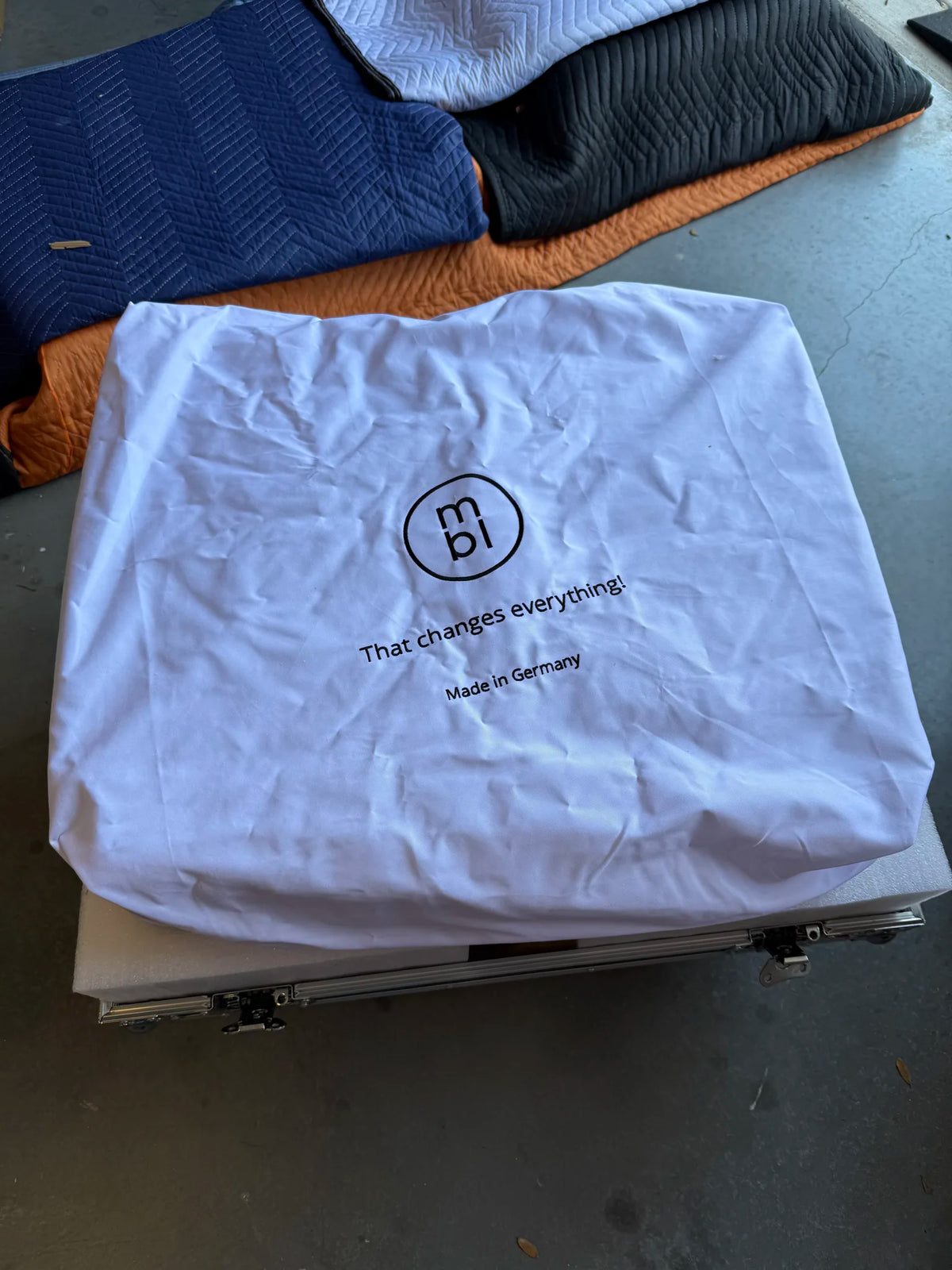 MBL 9008A Monoblock Amplifiers (Pair, Black and Gold) - MBL 9008 A